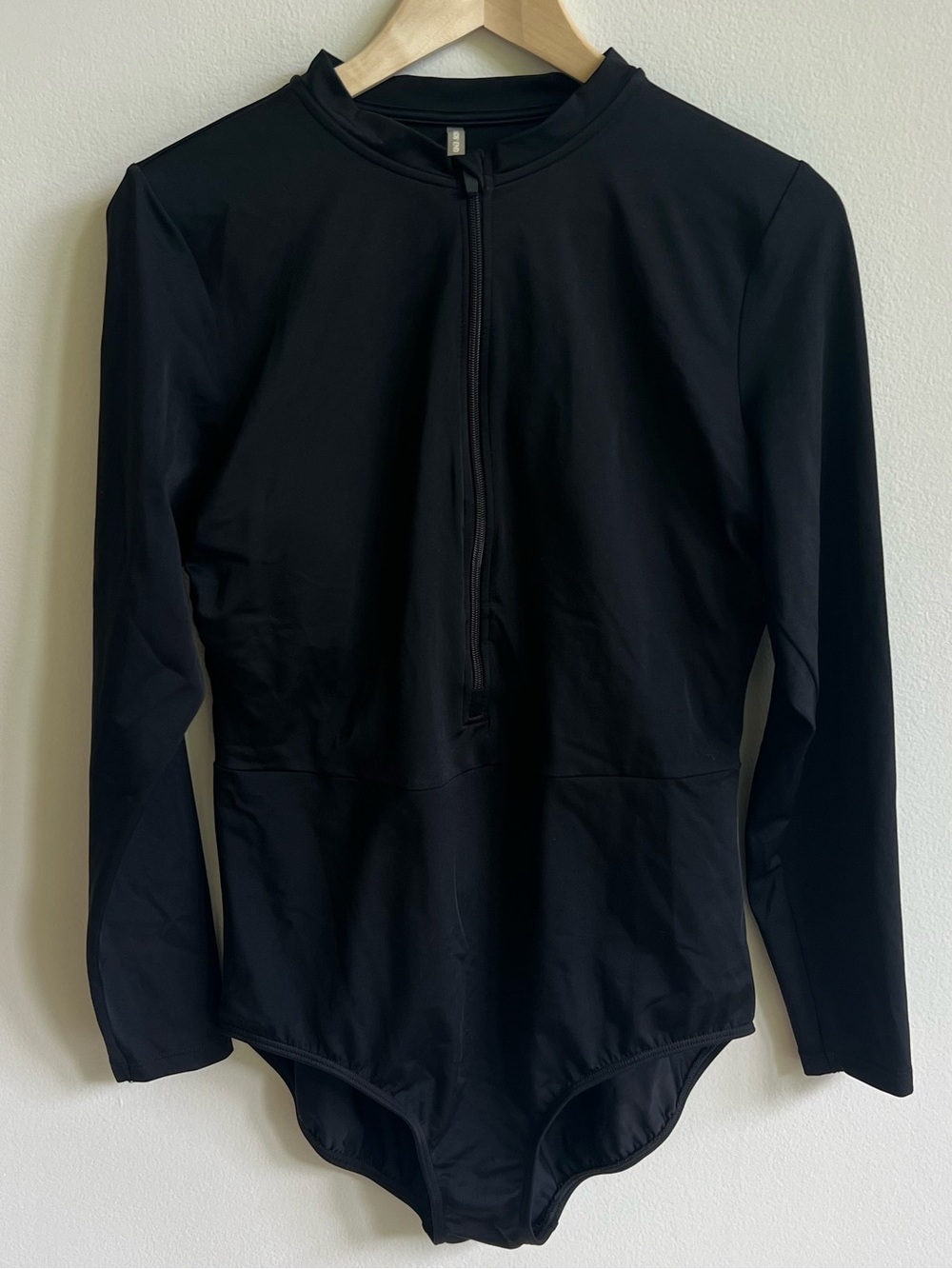 18W Plus Land’s End Black Tugless Long Sleeve One-Piece Swimsuit Zip Rash Guard